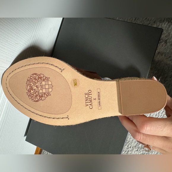 NWT - Vince Camuto Wedges - Golden Walnut - Picture 3 of 4